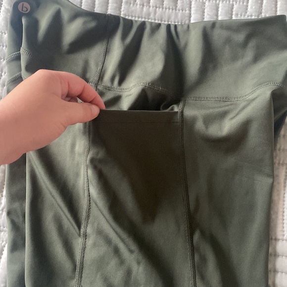 Cotton On Khaki gym biker shorts with pocket size large NWOT - Picture 7 of 7